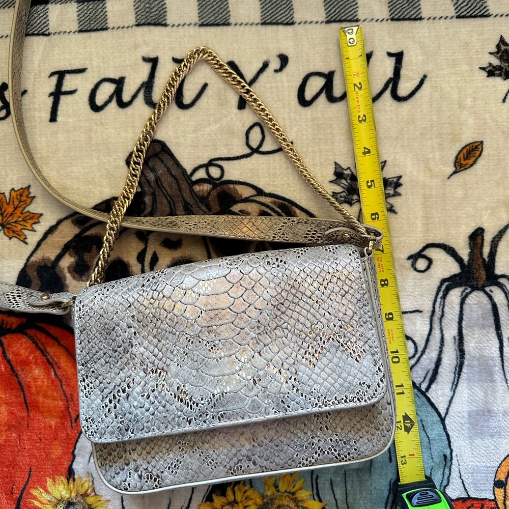 NWOT Kelly Wynne Kiss Kiss Crossbody